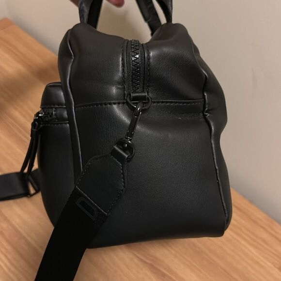 DKNY Camera Bag B93 - Picture 4 of 10